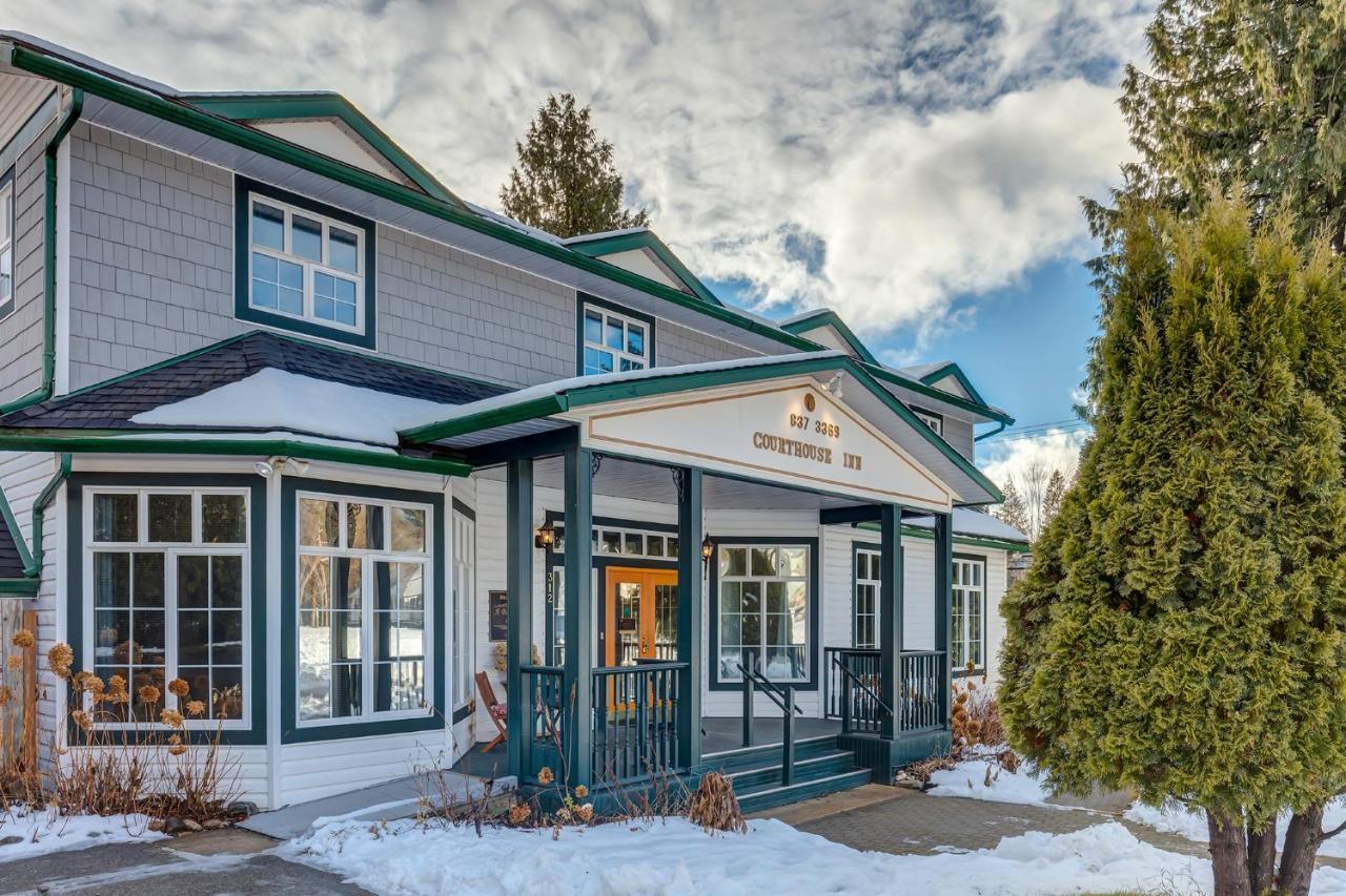 Courthouse Inn Revelstoke Bagian luar foto