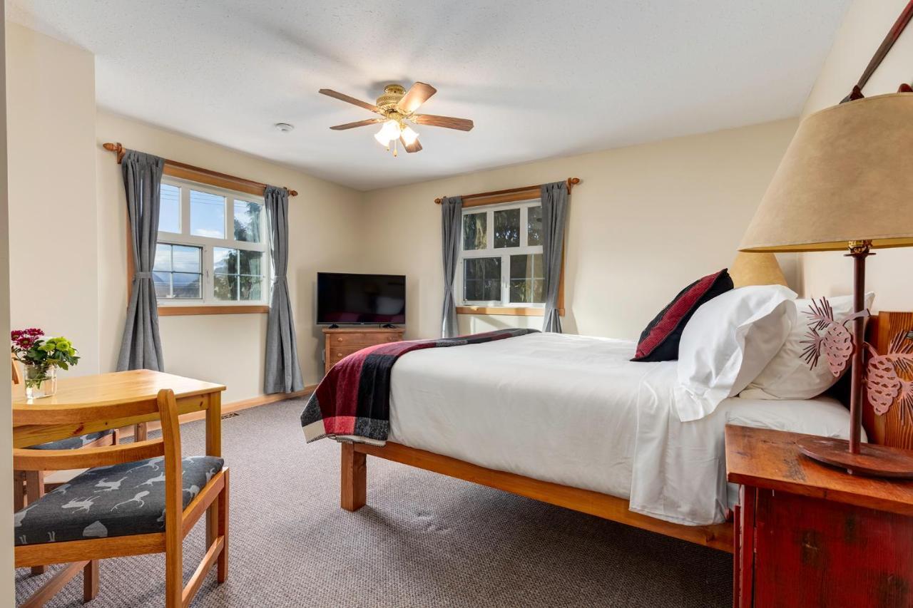 Courthouse Inn Revelstoke Bagian luar foto