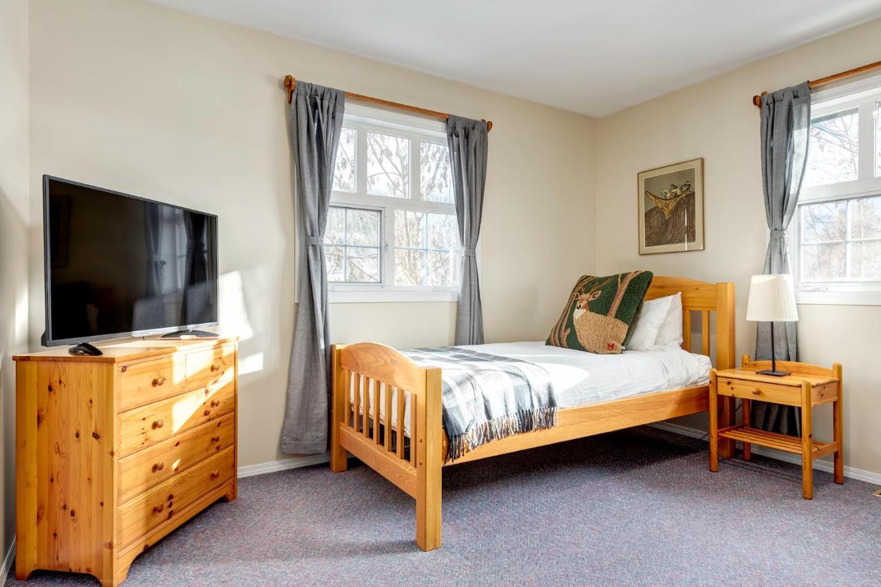 Courthouse Inn Revelstoke Bagian luar foto