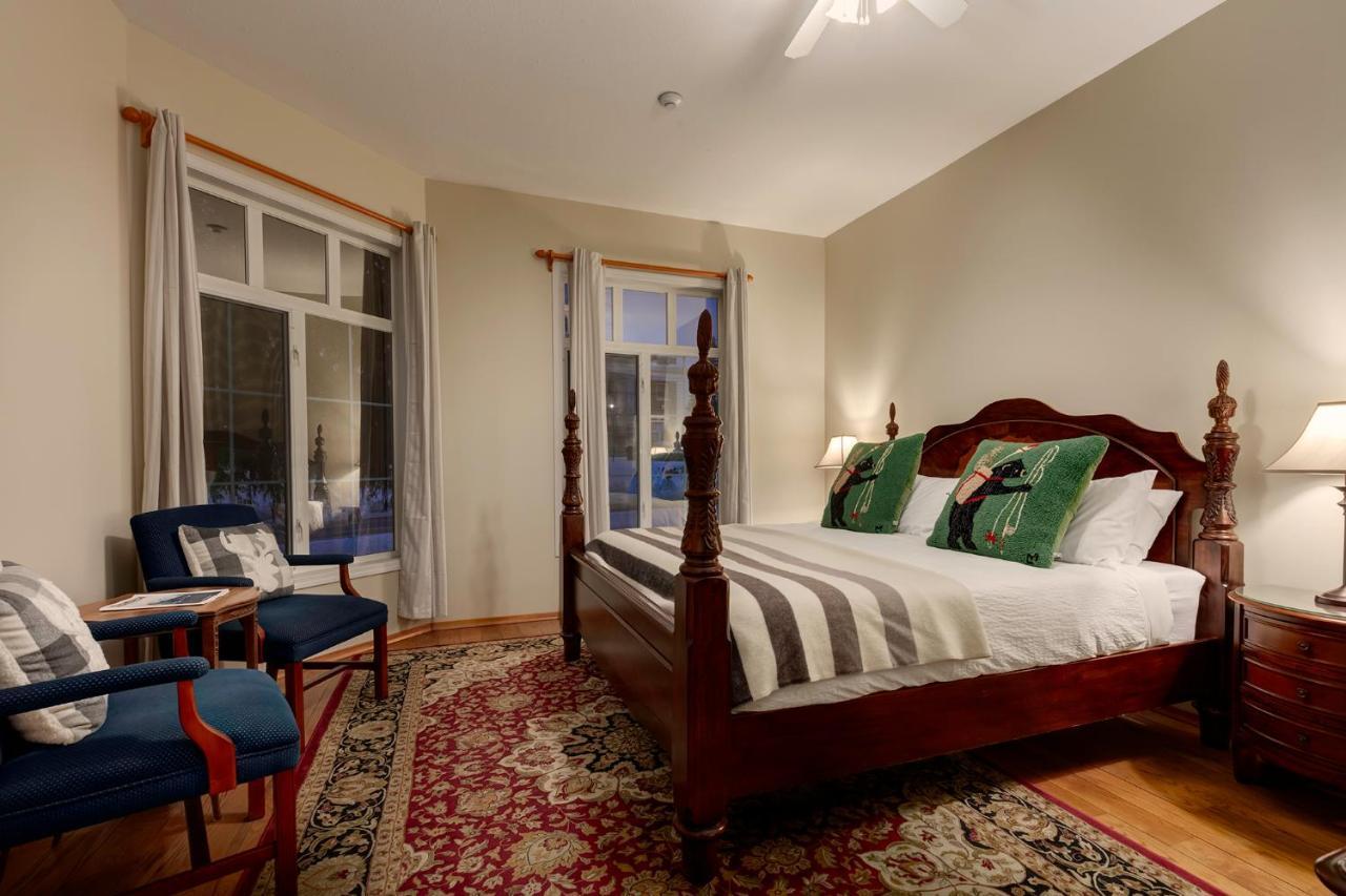 Courthouse Inn Revelstoke Bagian luar foto