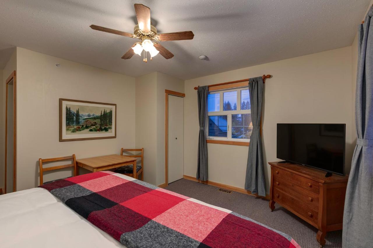 Courthouse Inn Revelstoke Bagian luar foto
