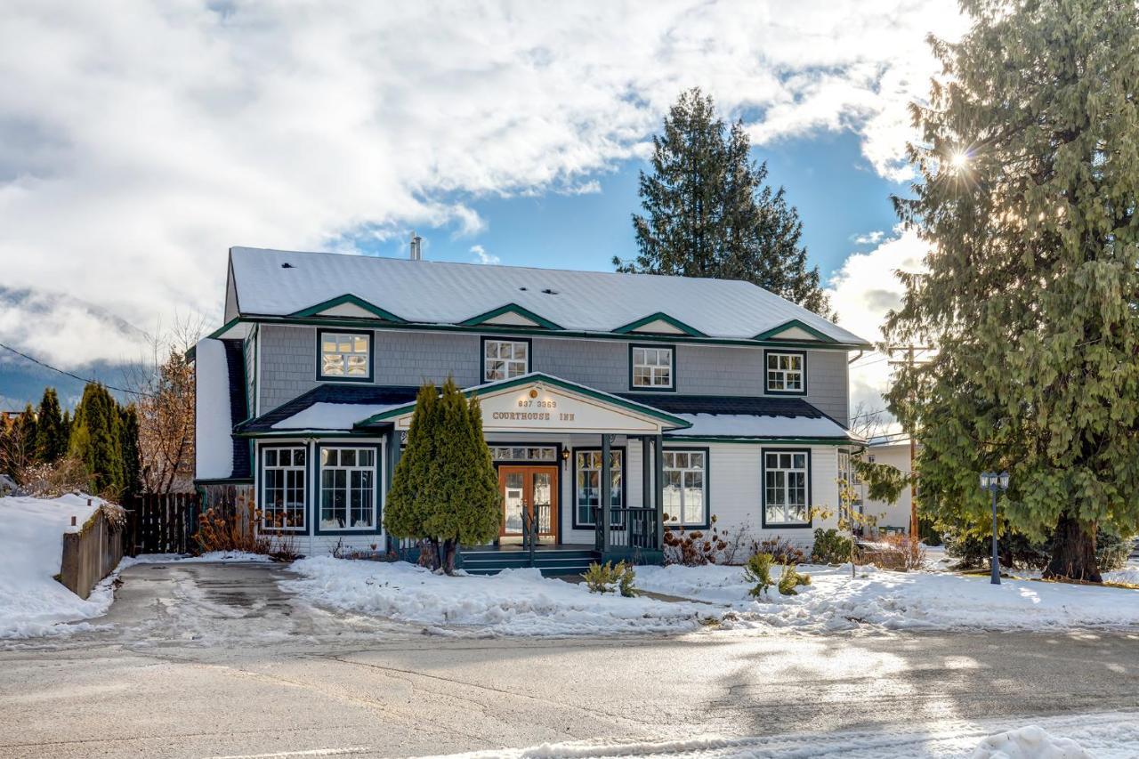 Courthouse Inn Revelstoke Bagian luar foto
