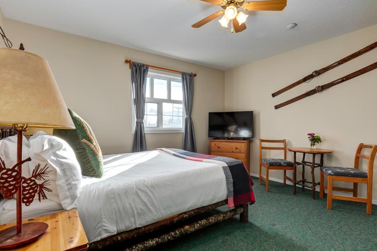 Courthouse Inn Revelstoke Bagian luar foto