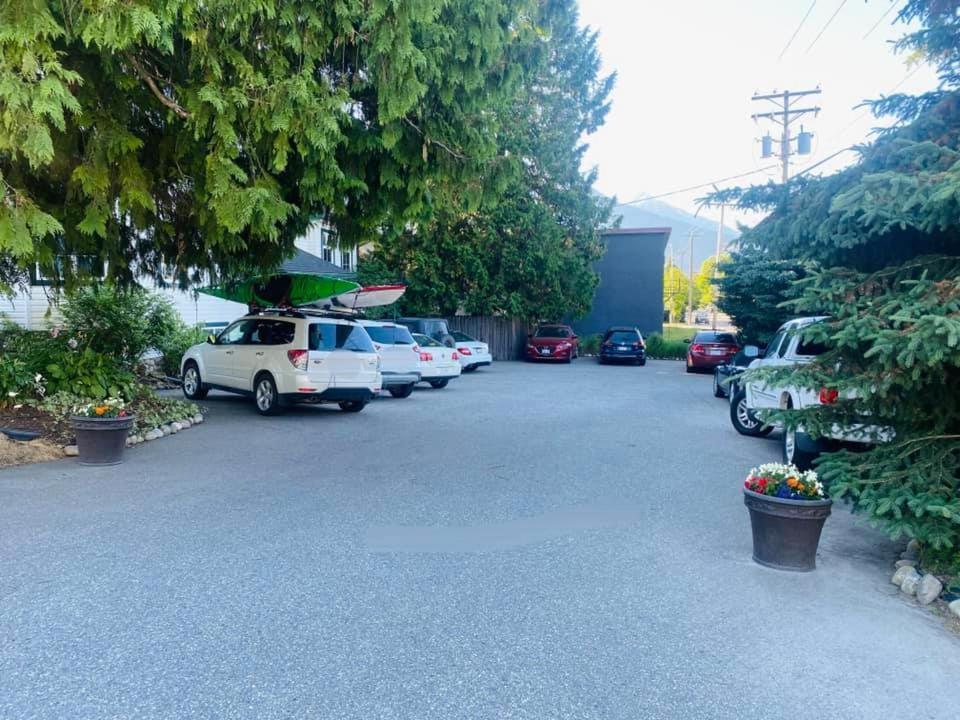 Courthouse Inn Revelstoke Bagian luar foto