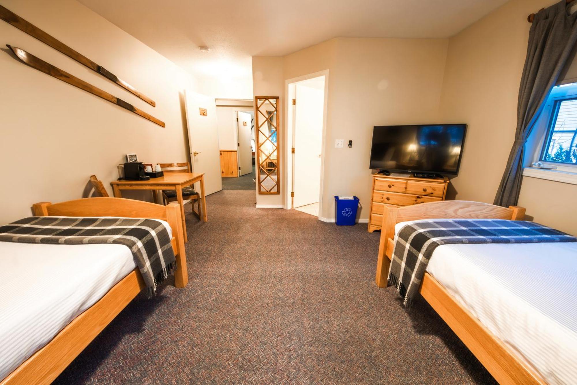 Courthouse Inn Revelstoke Bagian luar foto