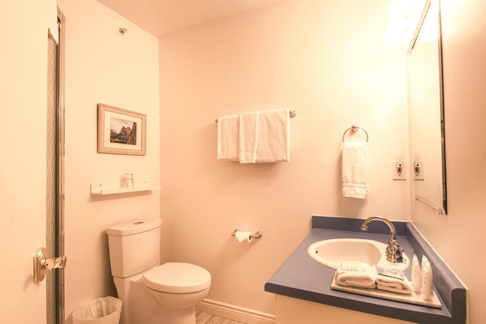 Courthouse Inn Revelstoke Bagian luar foto