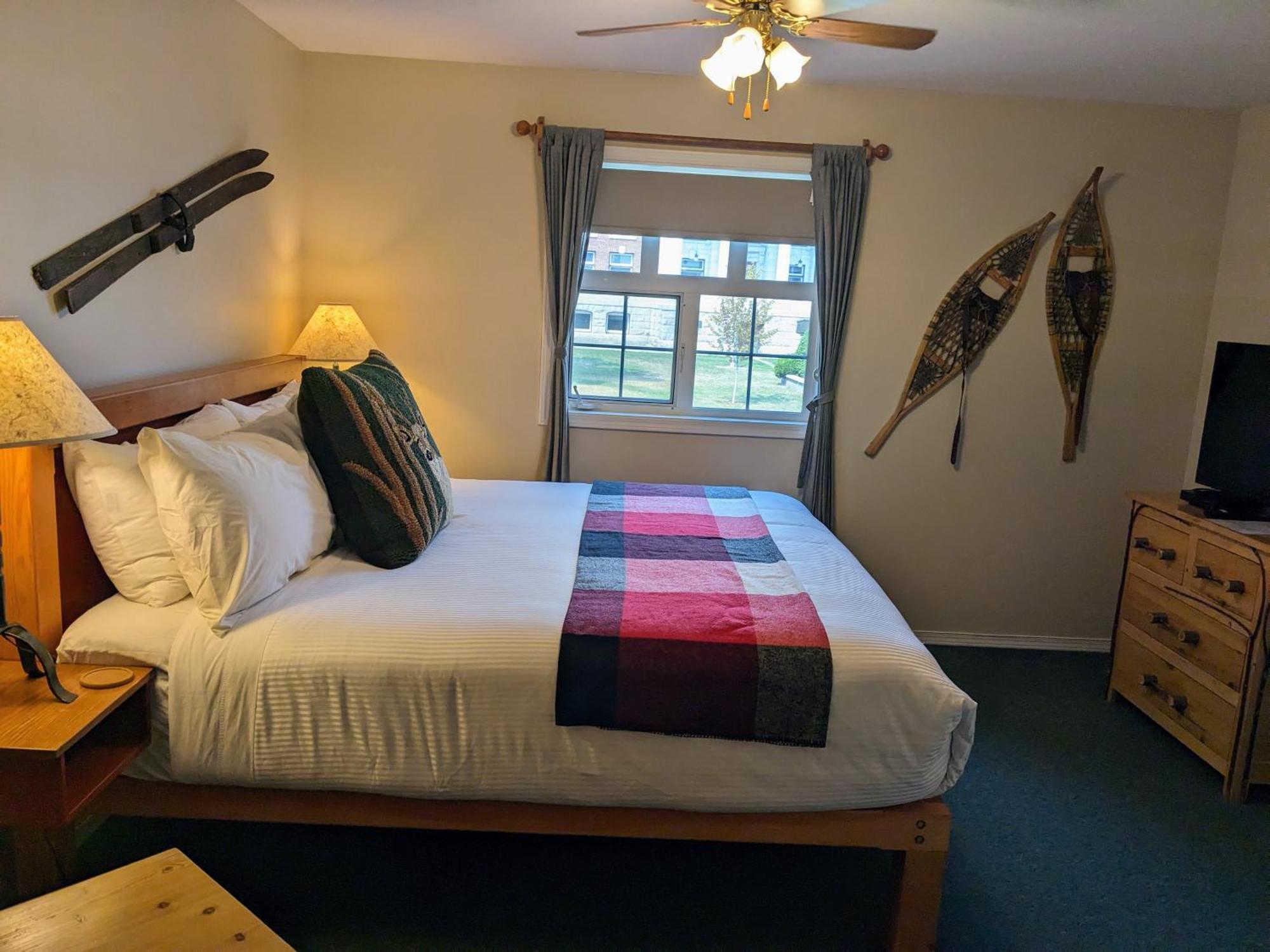 Courthouse Inn Revelstoke Bagian luar foto