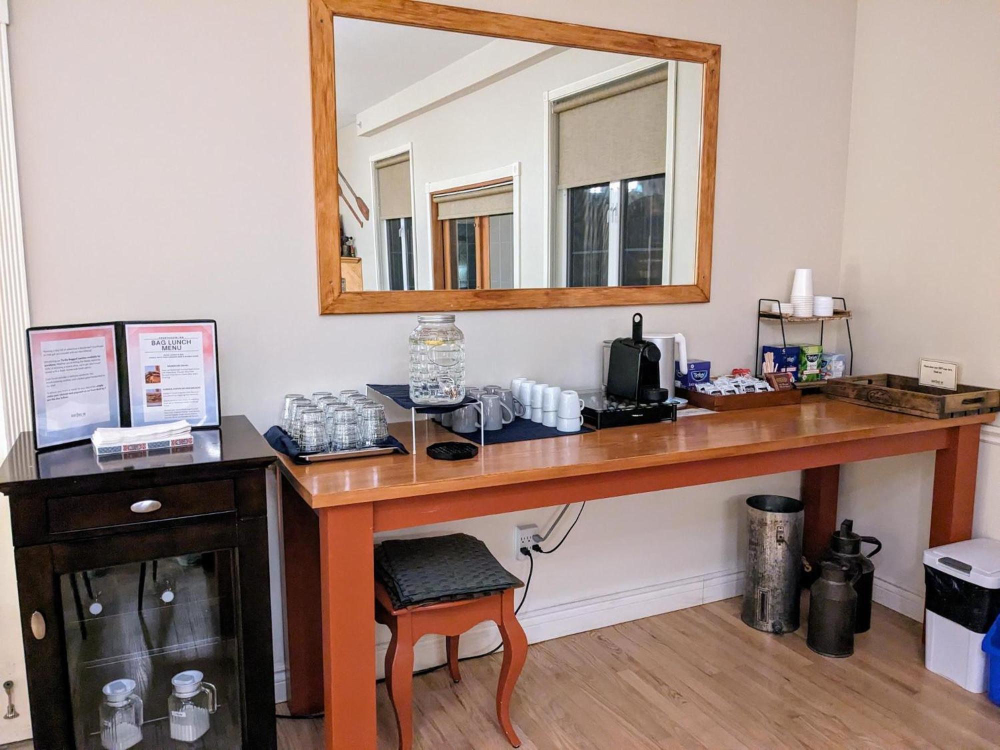 Courthouse Inn Revelstoke Bagian luar foto