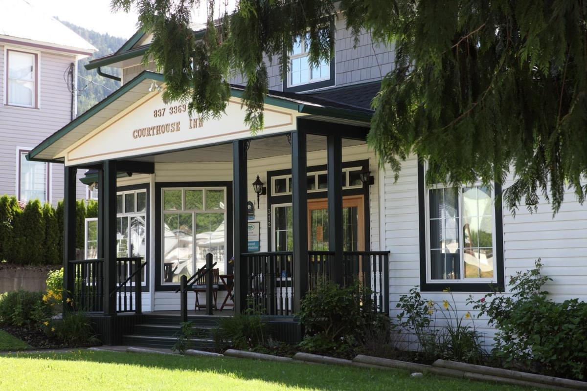 Courthouse Inn Revelstoke Bagian luar foto