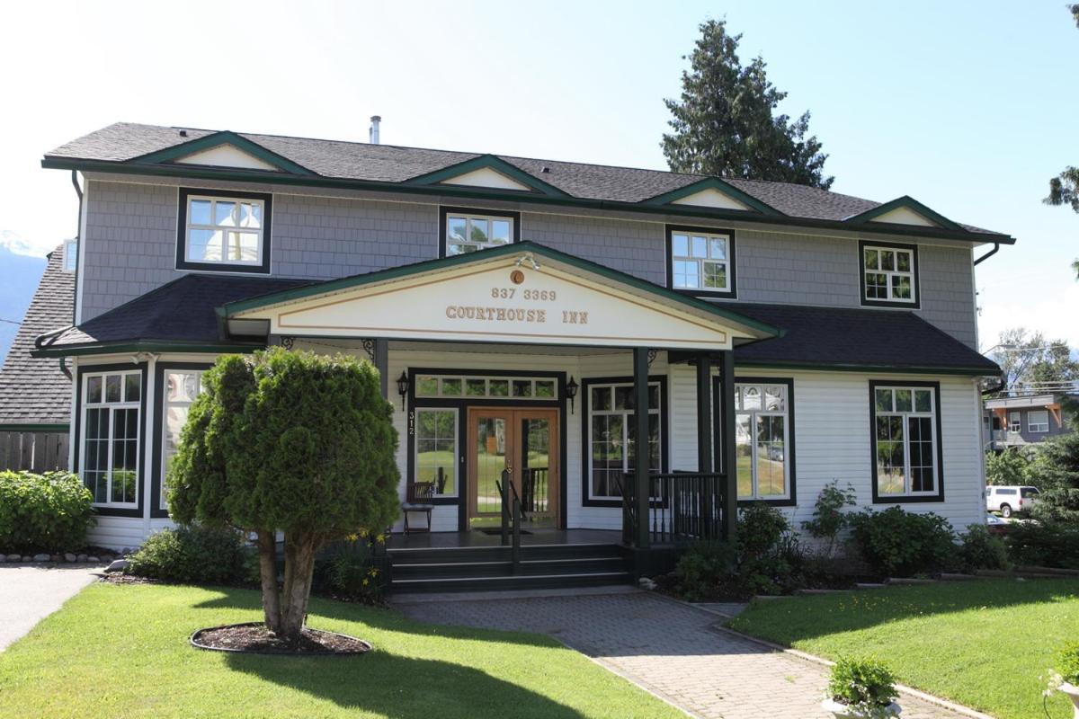 Courthouse Inn Revelstoke Bagian luar foto
